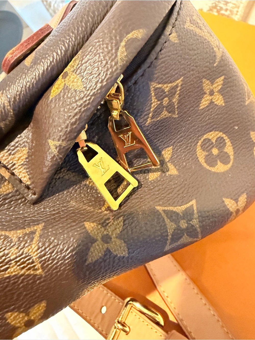 Louis Vuitton Bumbag in Monogram Canvas - Picture 13 of 16